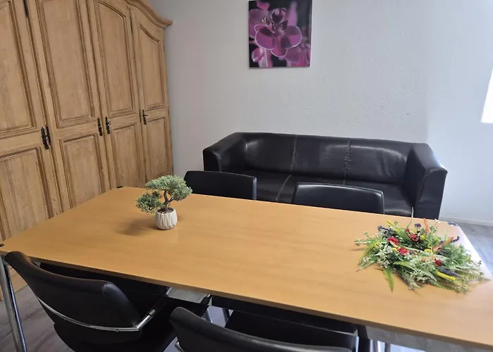 منزل للإقامة Bharanya Homes *